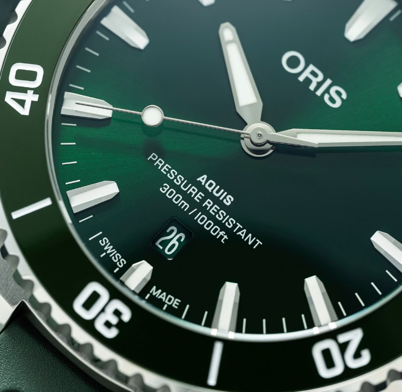 Oris Aquis Date Watch with Green Rubber Strap, 43.50mm